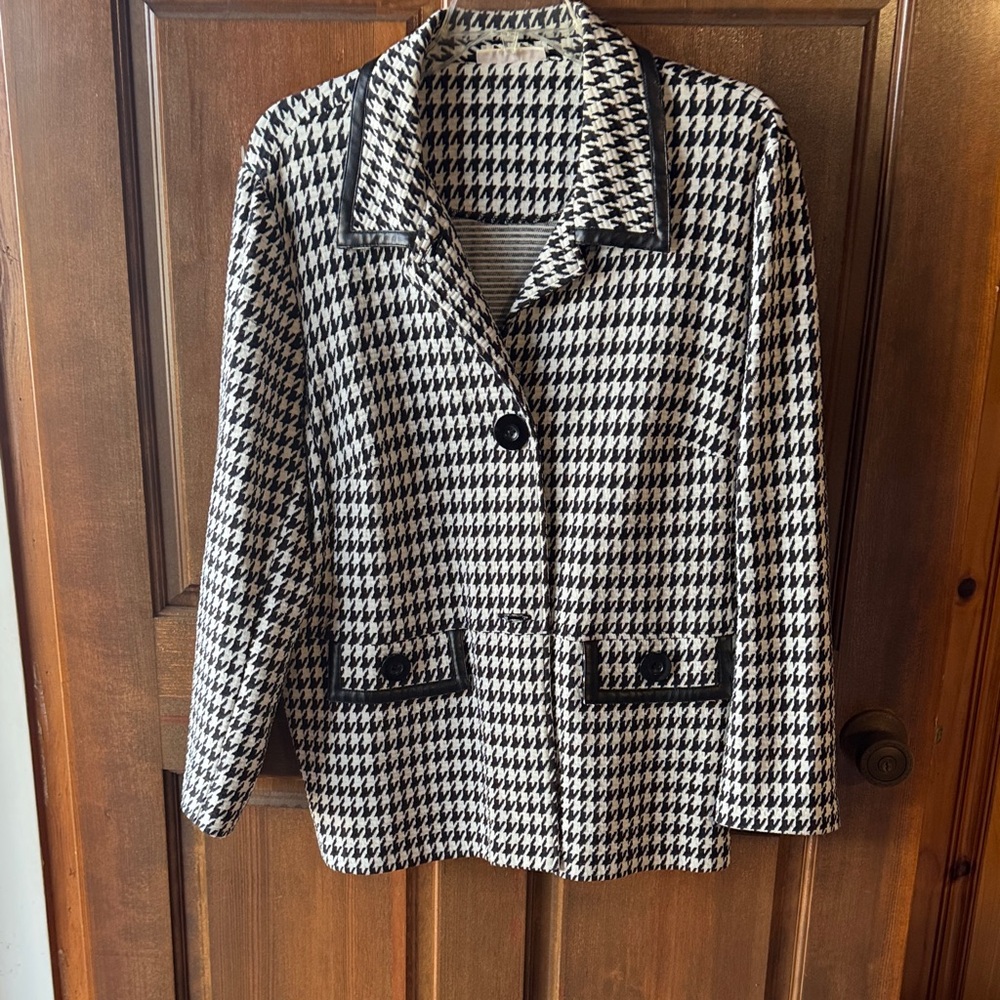 JM Collection Black and White Houndstooth Blazer